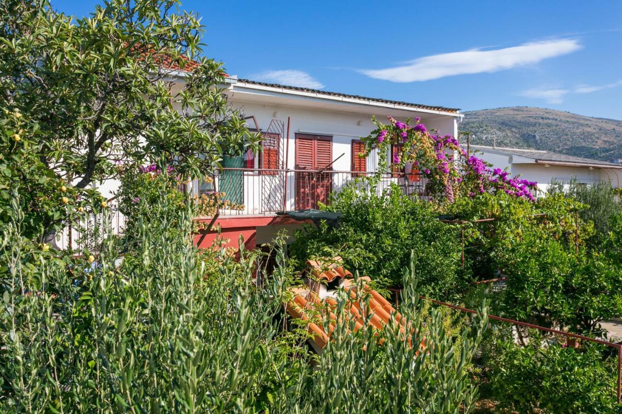 Apartments By The Sea Seget Vranjica, Trogir - 1038 Extérieur photo
