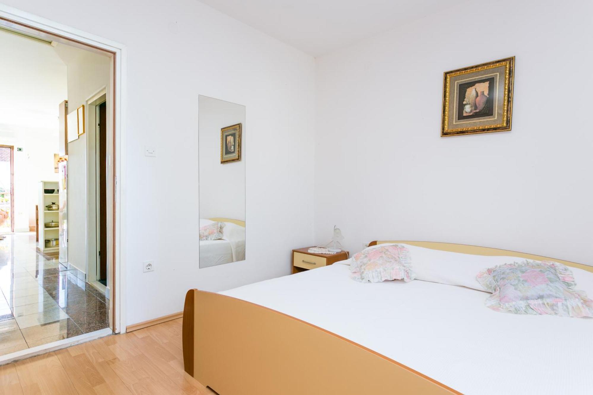 Apartments By The Sea Seget Vranjica, Trogir - 1038 Chambre photo